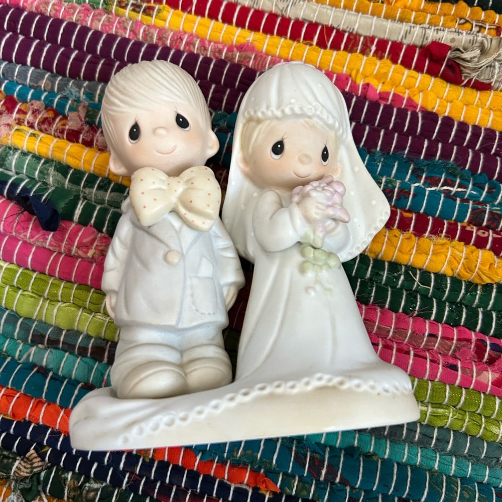 Precious Moments The Lord Bless You & Keep You 1979 Wedding Couple Figurine